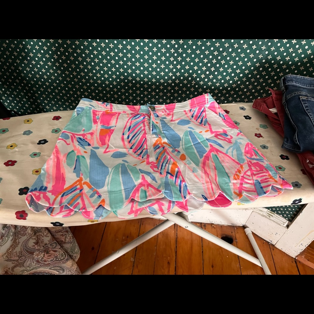 LILLY PULITZER Neon Scalloped Skort Sz 4 Great condition